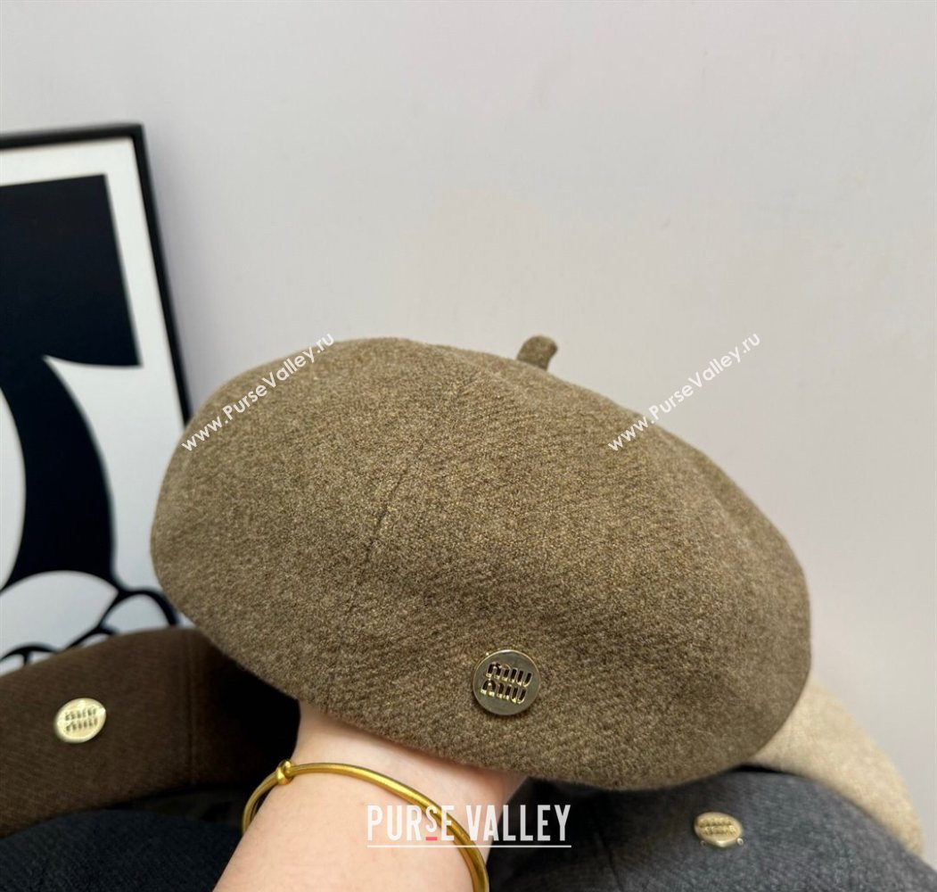 Miu Miu Patch Beret Hat Khaki 2025 0724 (SHI-250724061)