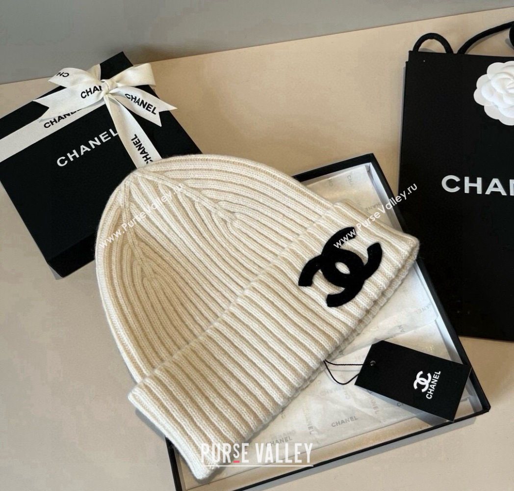 Chanel Knit Hat with Maxi CC White 2025 CH0909090 (XMN-250909098)