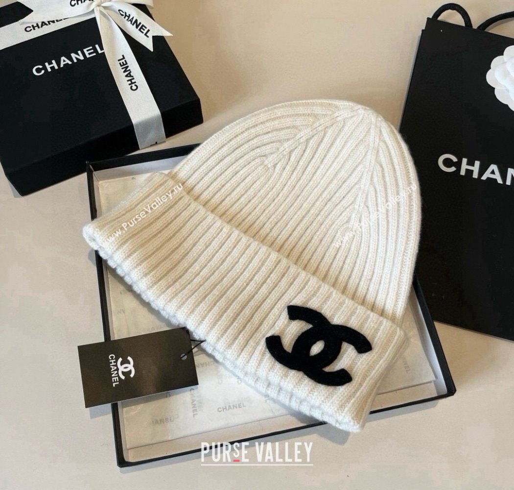 Chanel Knit Hat with Maxi CC White 2025 CH0909090 (XMN-250909098)