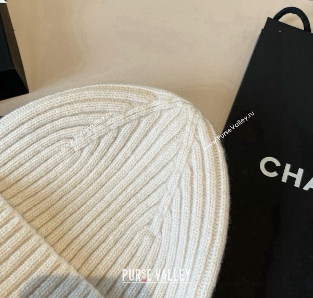 Chanel Knit Hat with Maxi CC White 2025 CH0909090 (XMN-250909098)