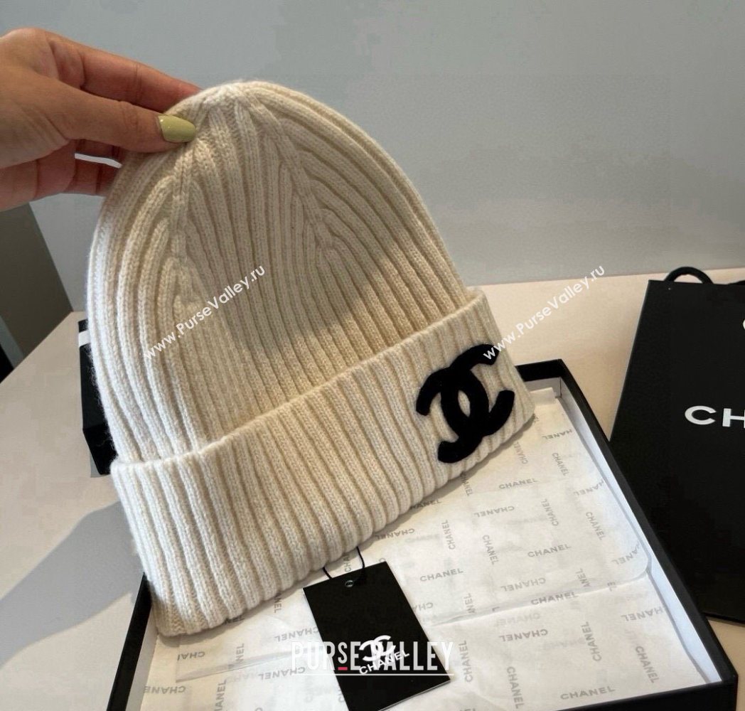 Chanel Knit Hat with Maxi CC White 2025 CH0909090 (XMN-250909098)