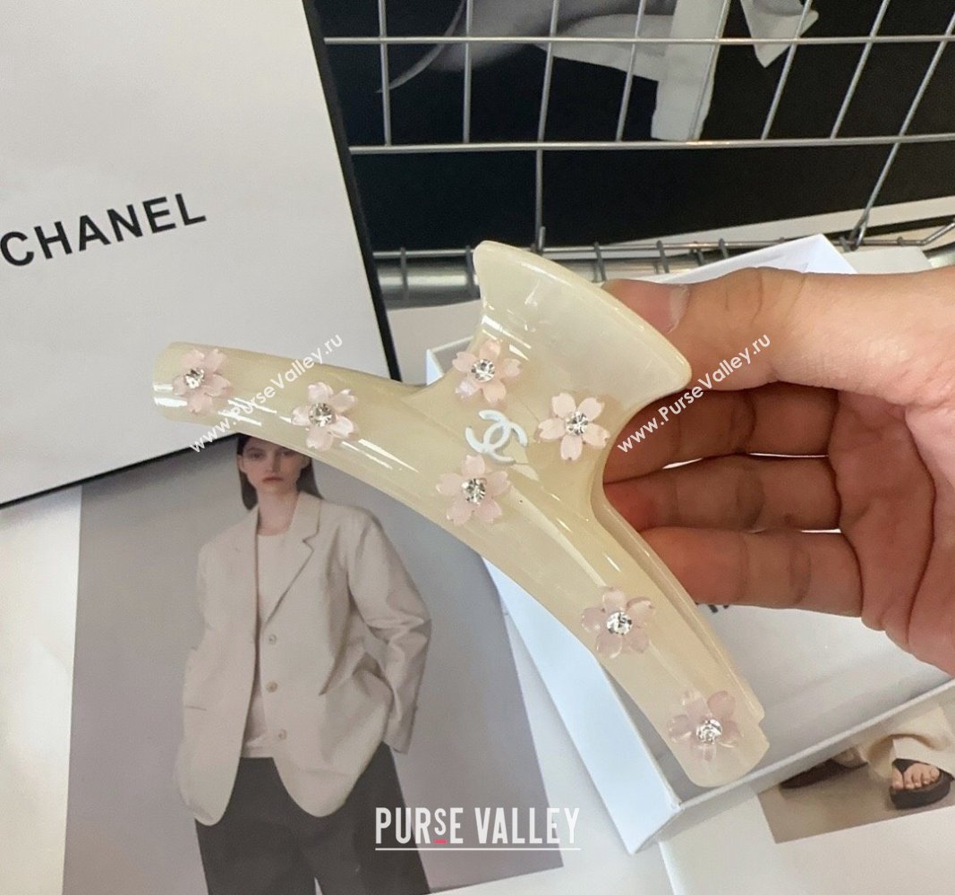 Chanel Hair Clip with Bloom White/Blue 2024 061804 (A-240619004)