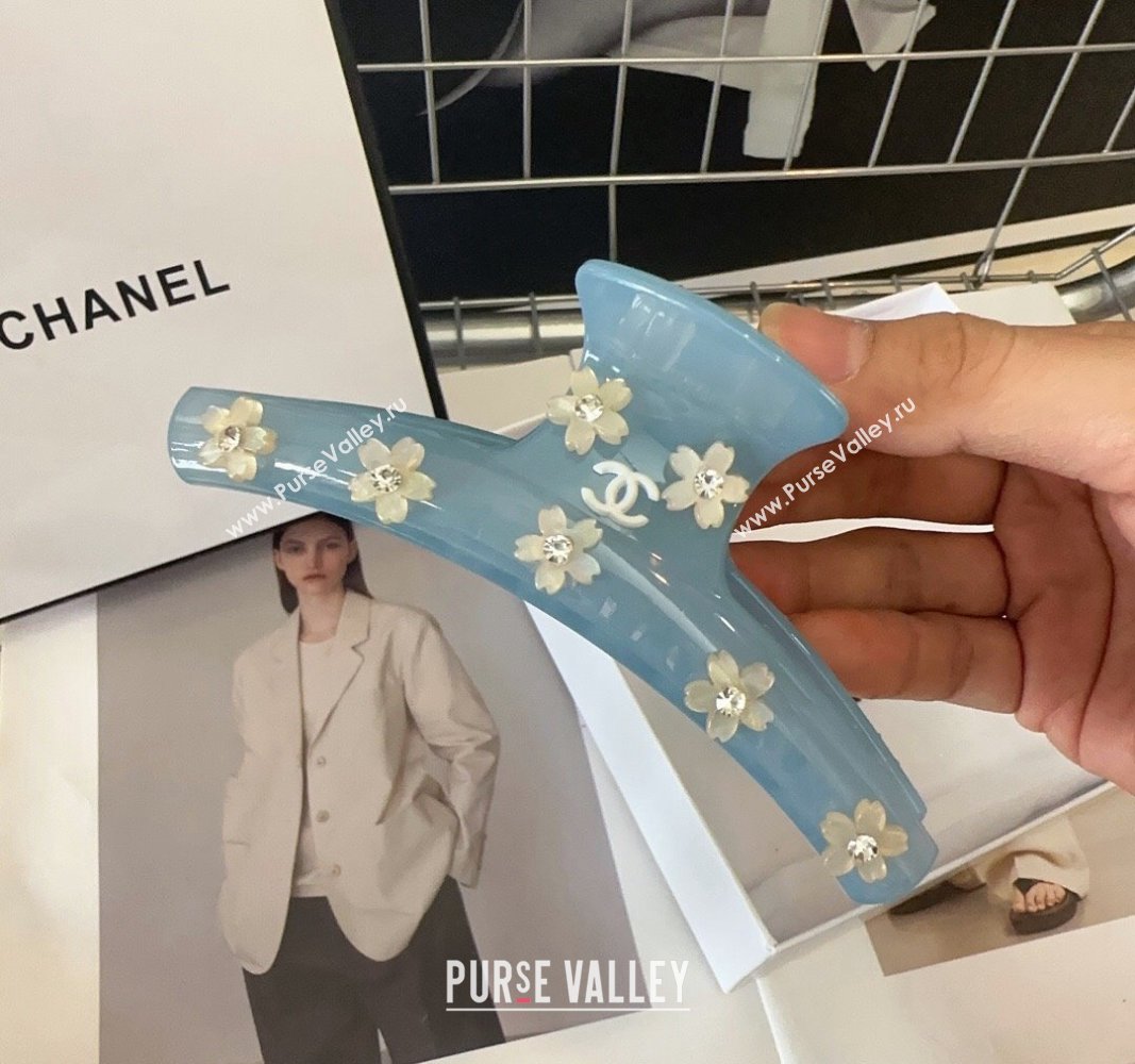 Chanel Hair Clip with Bloom White/Blue 2024 061804 (A-240619004)