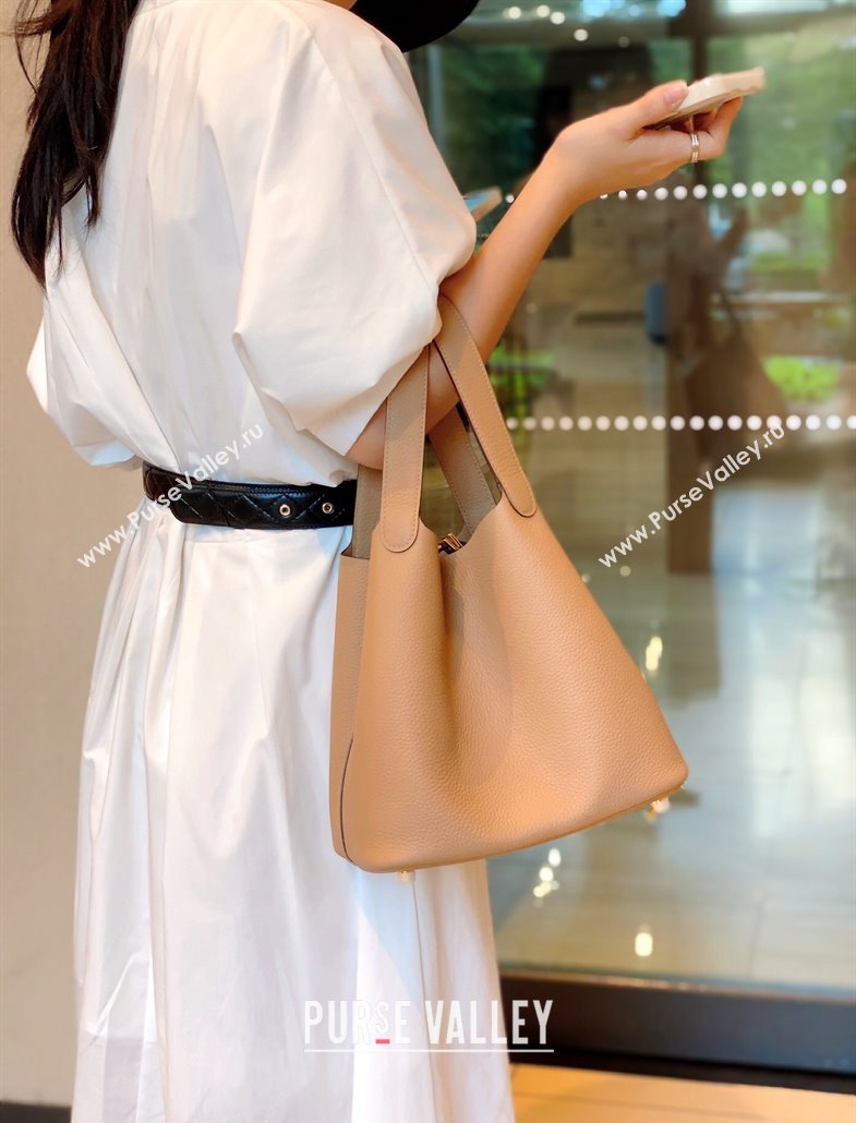 Hermes Picotin Lock Bag 22cm in Togo Calfskin Milky Tea Brown 2023 11287 (FL-231128053)