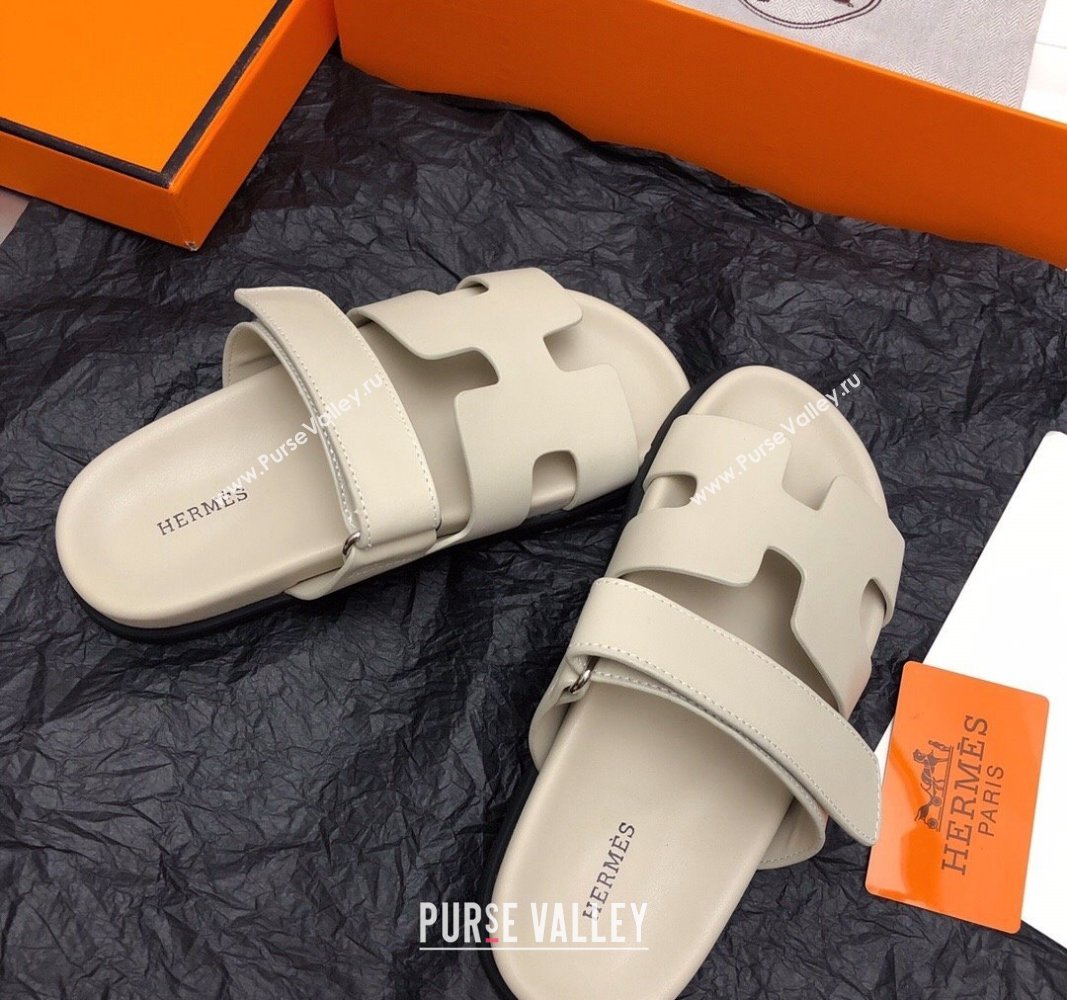 Hermes Chypre Flat Sandals in Calfskin Light Grey 2024 0327 (MD-240327040)