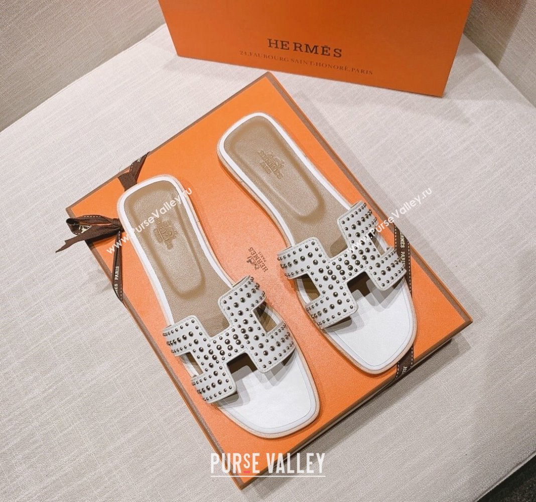 Hermes Oran Calfskin Flat Slide Sandals with Silver-Tone Studs White 2024 0426 (MD-240426001)