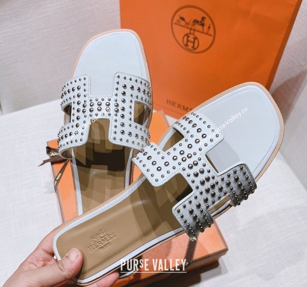 Hermes Oran Calfskin Flat Slide Sandals with Silver-Tone Studs White 2024 0426 (MD-240426001)