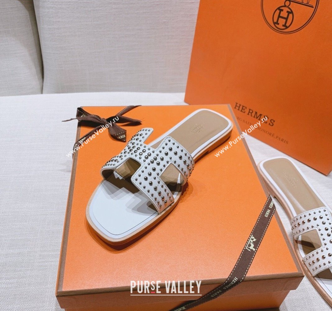 Hermes Oran Calfskin Flat Slide Sandals with Silver-Tone Studs White 2024 0426 (MD-240426001)