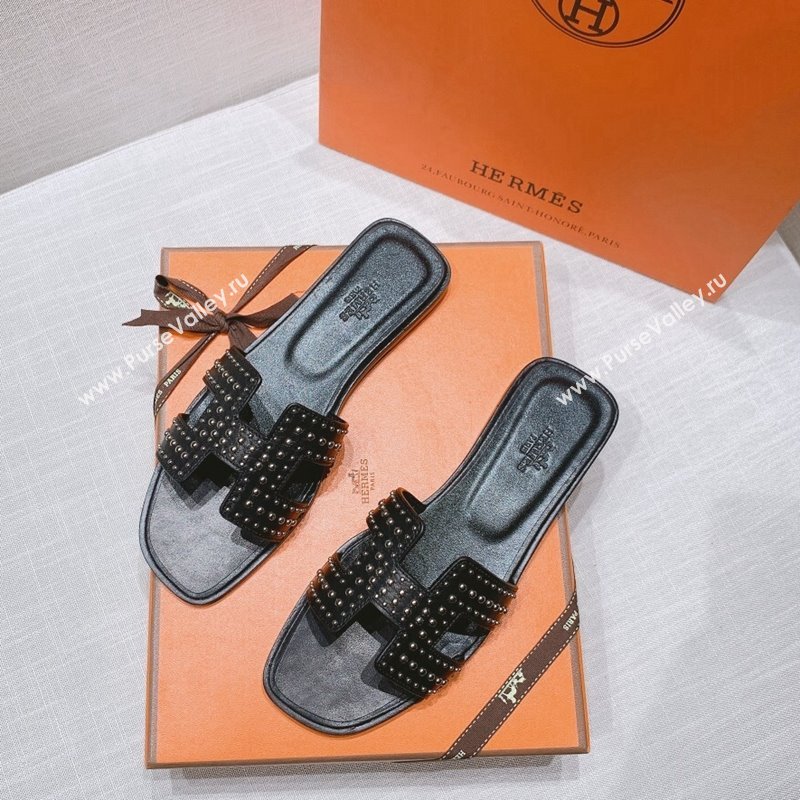 Hermes Oran Calfskin Flat Slide Sandals with Silver-Tone Studs Black 2024 0426 (MD-240426003)