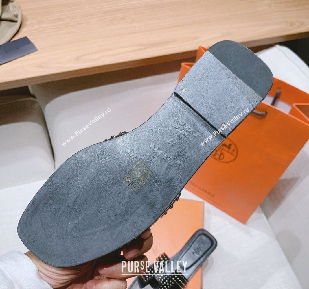 Hermes Oran Calfskin Flat Slide Sandals with Silver-Tone Studs Black 2024 0426 (MD-240426003)