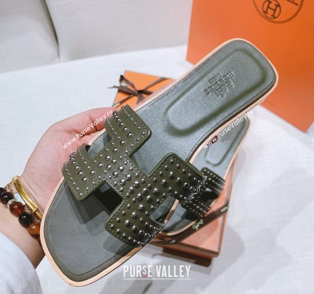 Hermes Oran Calfskin Flat Slide Sandals with Silver-Tone Studs Green 2024 0426 (MD-240426004)