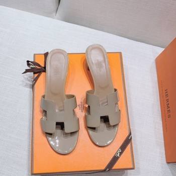 Hermes Oasis Heel Slide Sandals in Patent Calfskin Grey 2024 0426 (MD-240426007)