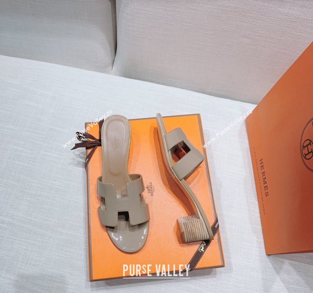 Hermes Oasis Heel Slide Sandals in Patent Calfskin Grey 2024 0426 (MD-240426007)