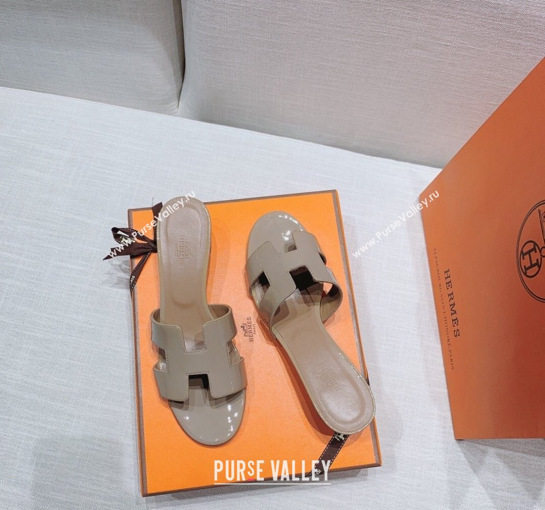 Hermes Oasis Heel Slide Sandals in Patent Calfskin Grey 2024 0426 (MD-240426007)