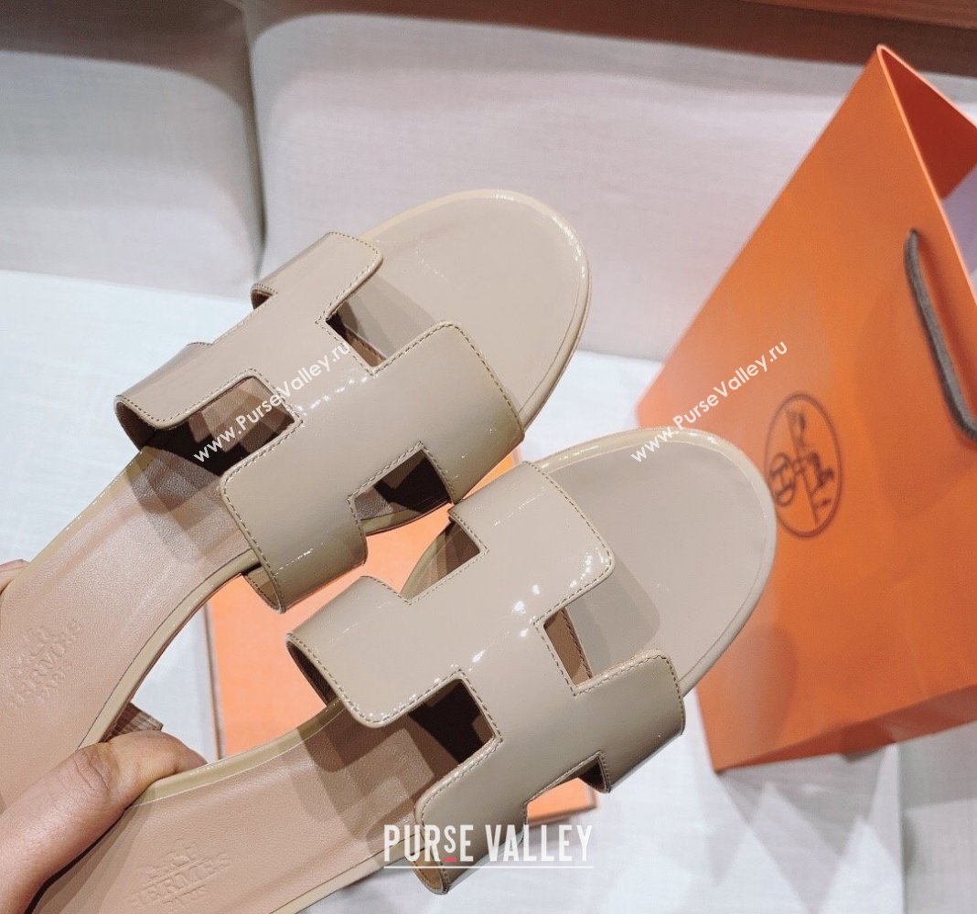 Hermes Oasis Heel Slide Sandals in Patent Calfskin Grey 2024 0426 (MD-240426007)