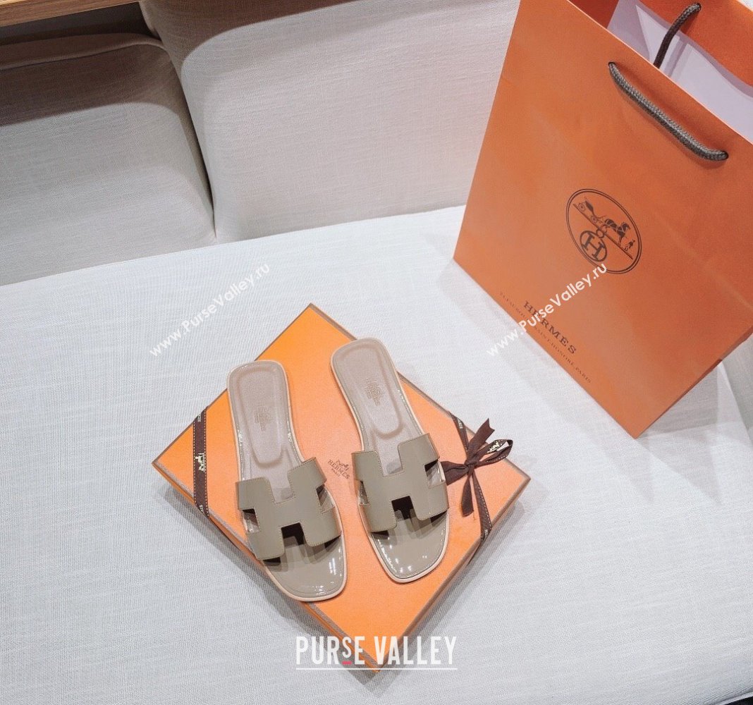 Hermes Oran Flat Slide Sandals in Patent Calfskin Grey 2024 0426 (MD-240426012)
