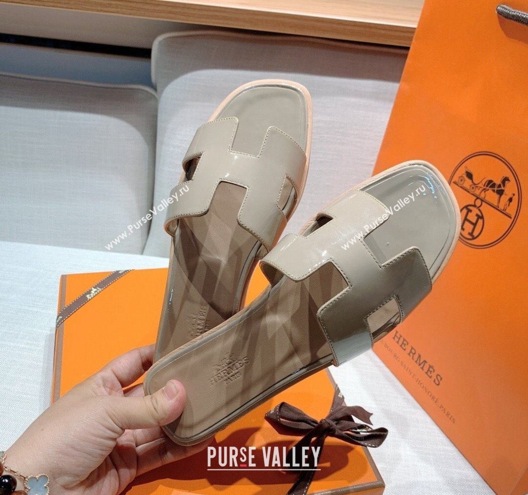 Hermes Oran Flat Slide Sandals in Patent Calfskin Grey 2024 0426 (MD-240426012)