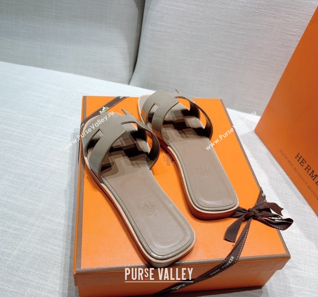 Hermes Oran Flat Slide Sandals in Patent Calfskin Grey 2024 0426 (MD-240426012)