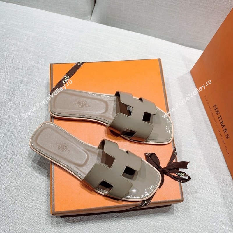 Hermes Oran Flat Slide Sandals in Patent Calfskin Grey 2024 0426 (MD-240426012)