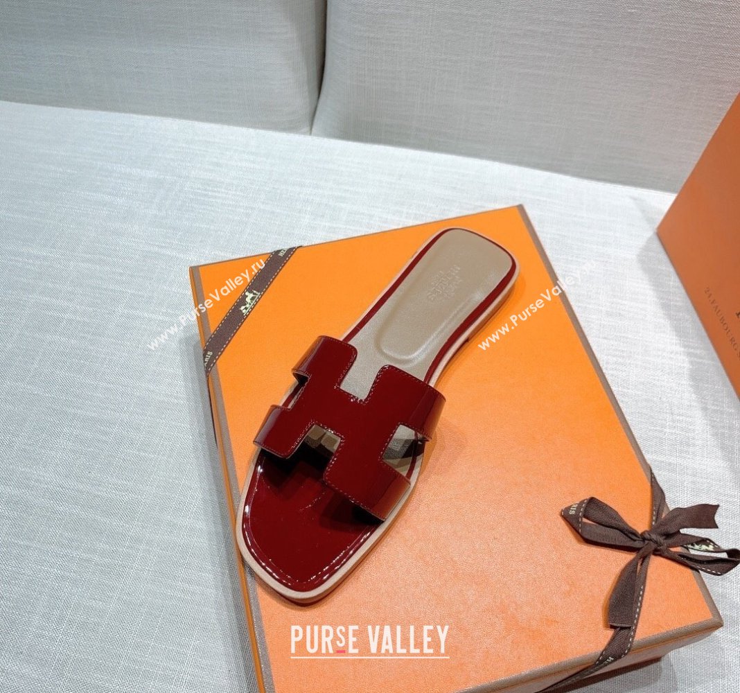Hermes Oran Flat Slide Sandals in Patent Calfskin Burgundy 2024 0426 (MD-240426016)
