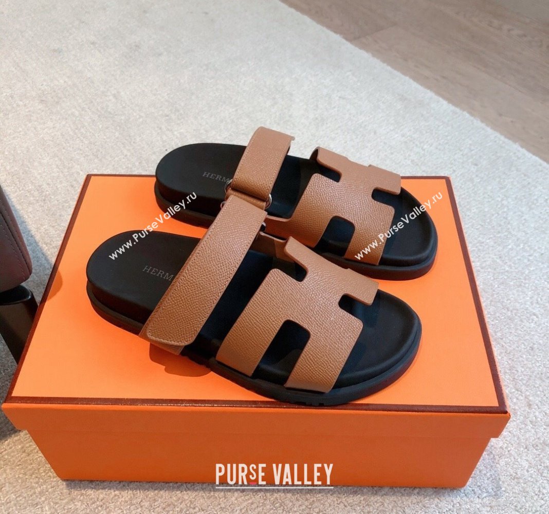 Hermes Chypre Flat Sandals in Palm-Grained Calfskin Brown/Black 2024 04250 (XC-240425164)