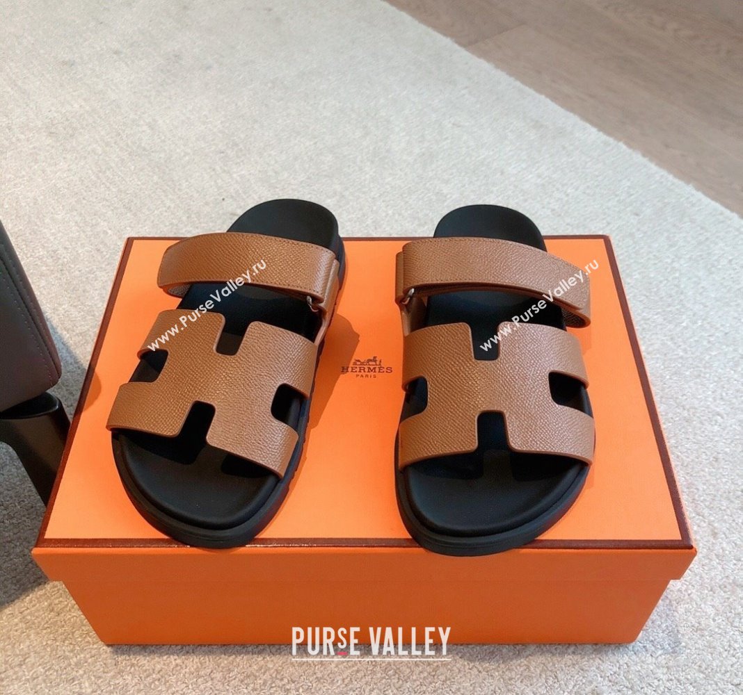 Hermes Chypre Flat Sandals in Palm-Grained Calfskin Brown/Black 2024 04250 (XC-240425164)