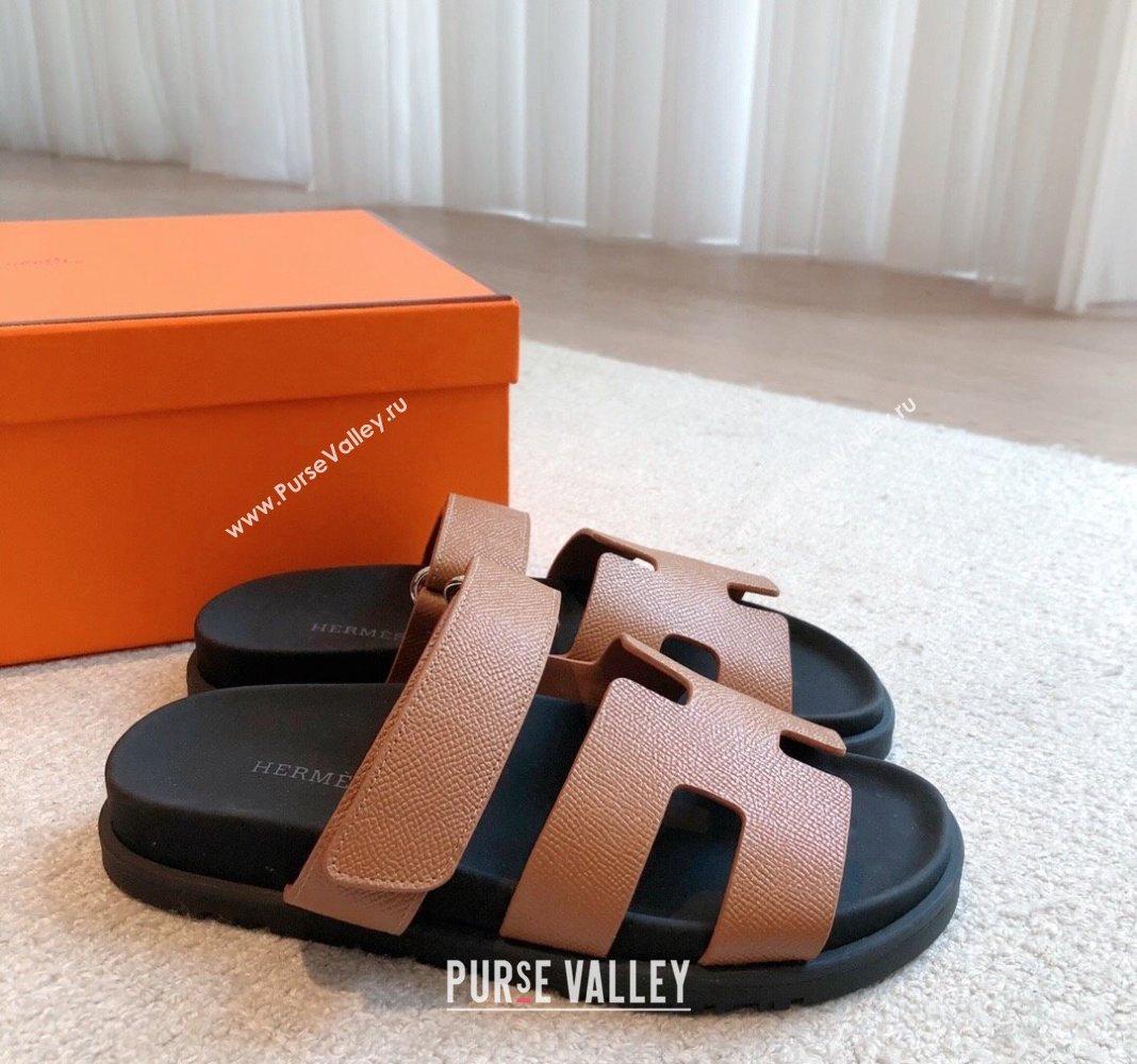 Hermes Chypre Flat Sandals in Palm-Grained Calfskin Brown/Black 2024 04250 (XC-240425164)