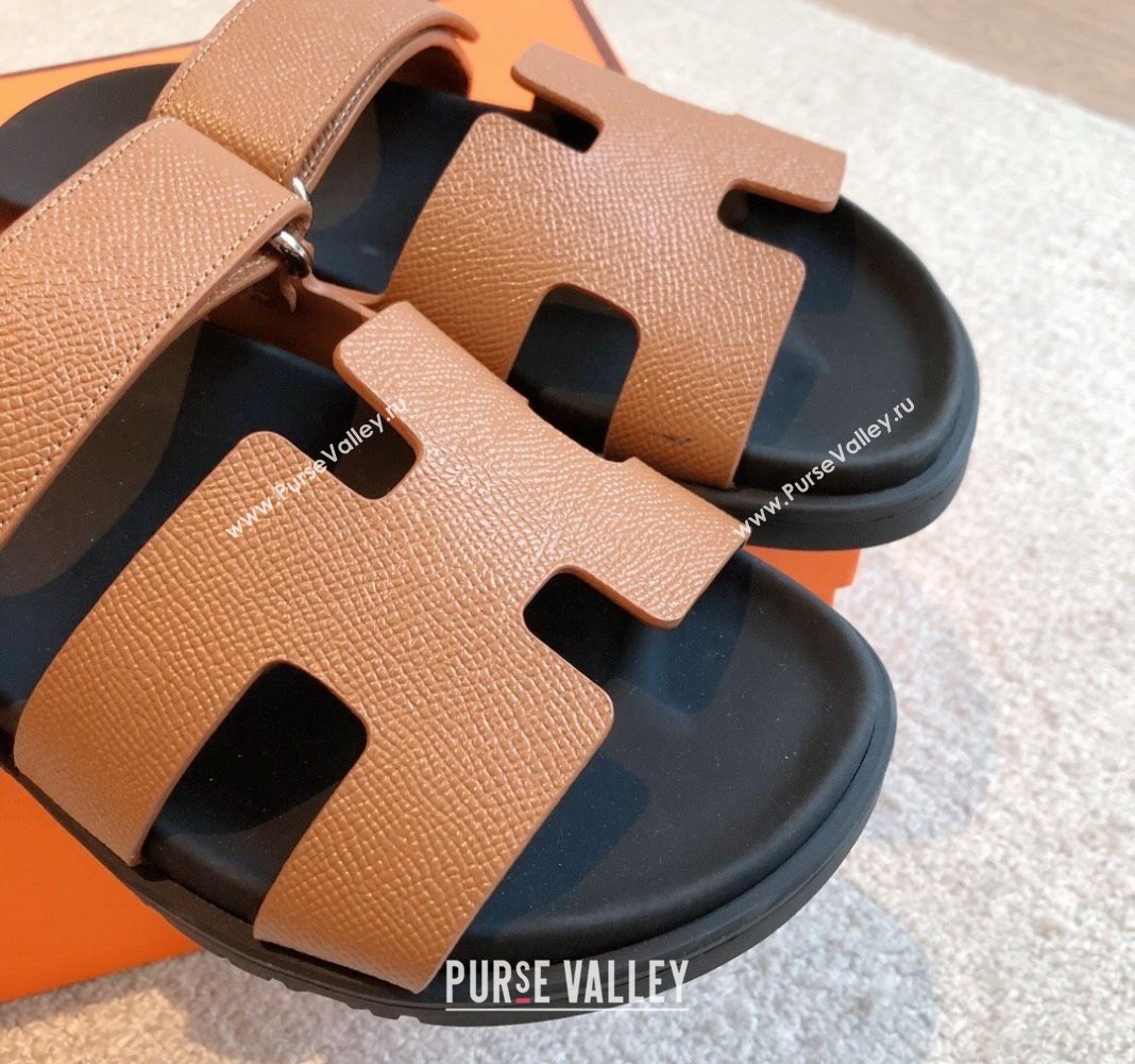 Hermes Chypre Flat Sandals in Palm-Grained Calfskin Brown/Black 2024 04250 (XC-240425164)