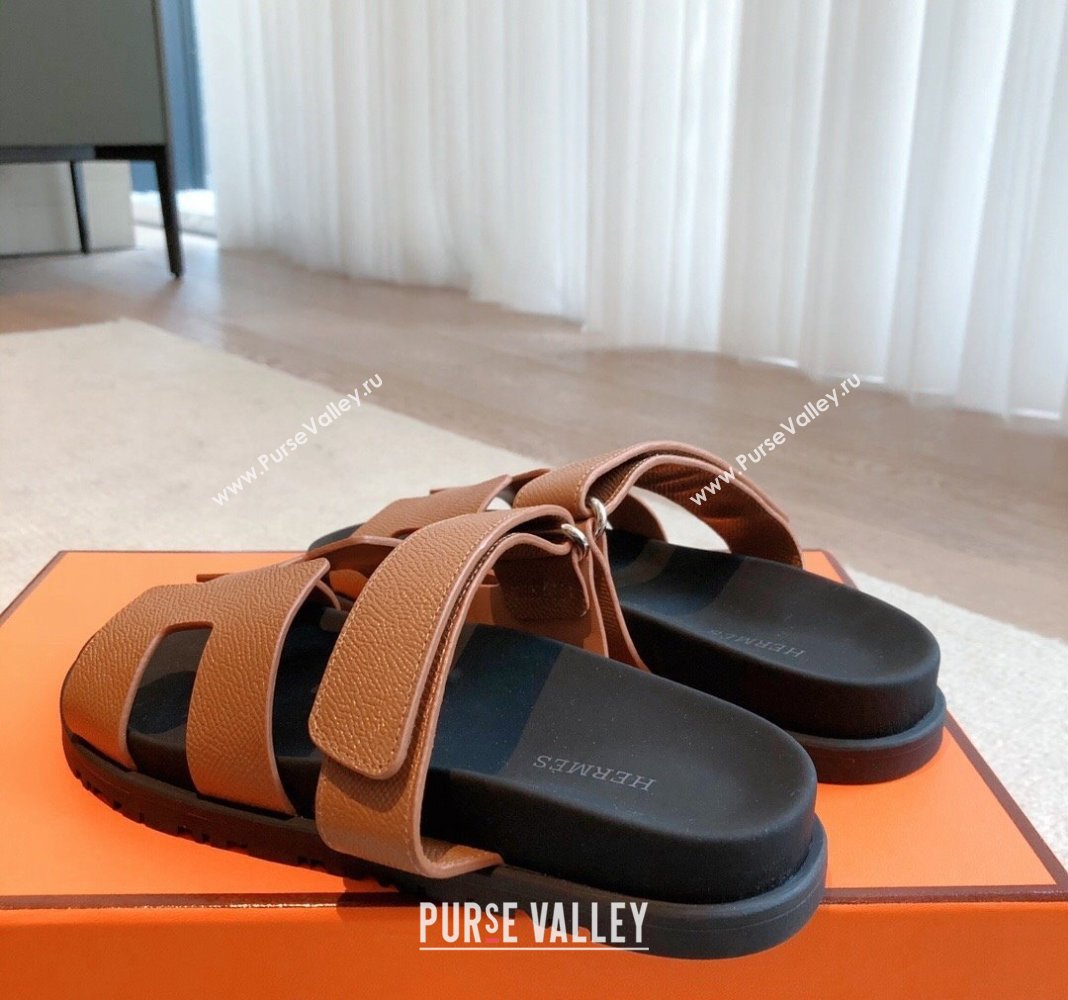 Hermes Chypre Flat Sandals in Palm-Grained Calfskin Brown/Black 2024 04250 (XC-240425164)