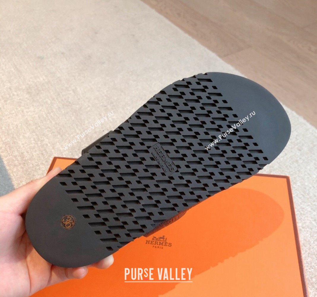 Hermes Chypre Flat Sandals in Palm-Grained Calfskin Black/Silver 2024 04250 (XC-240425165)