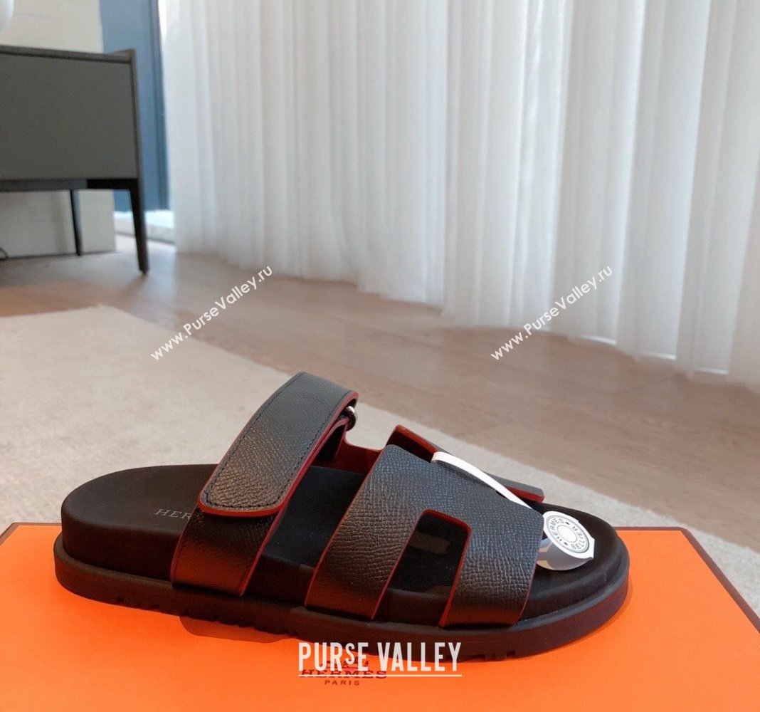 Hermes Chypre Flat Sandals in Palm-Grained Calfskin Black/Red 2024 04250 (XC-240425167)