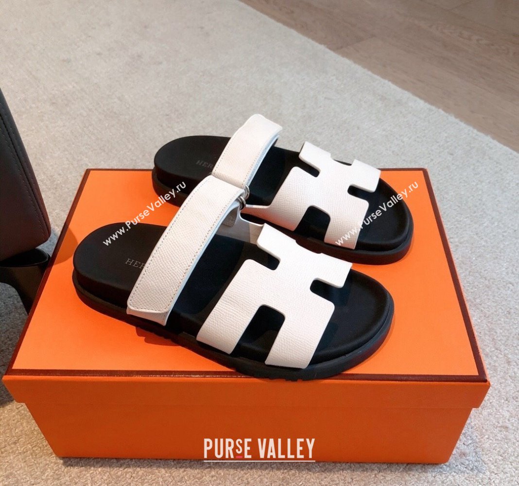 Hermes Chypre Flat Sandals in Palm-Grained Calfskin White/Black 2024 04250 (XC-240425168)