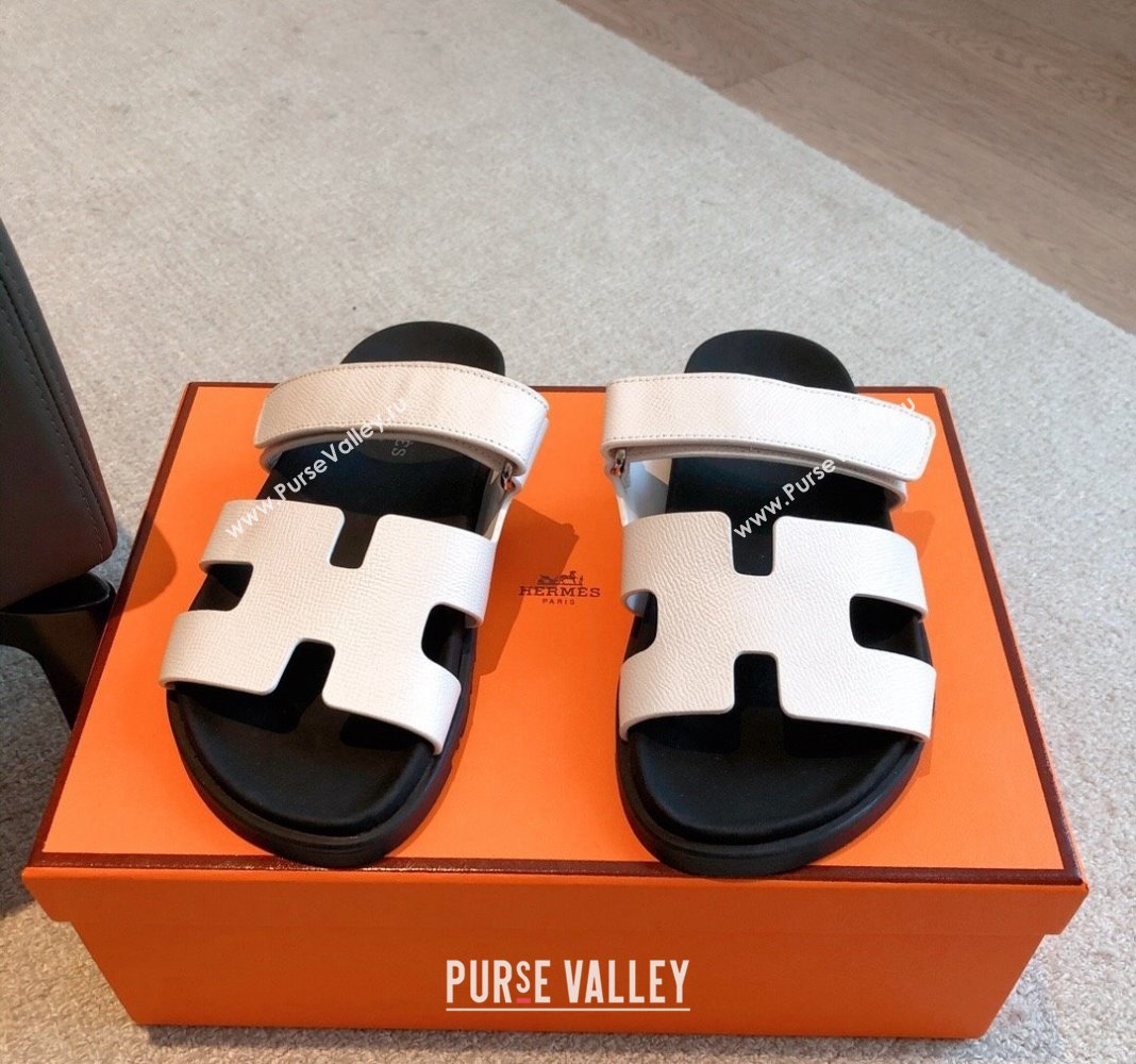 Hermes Chypre Flat Sandals in Palm-Grained Calfskin White/Black 2024 04250 (XC-240425168)