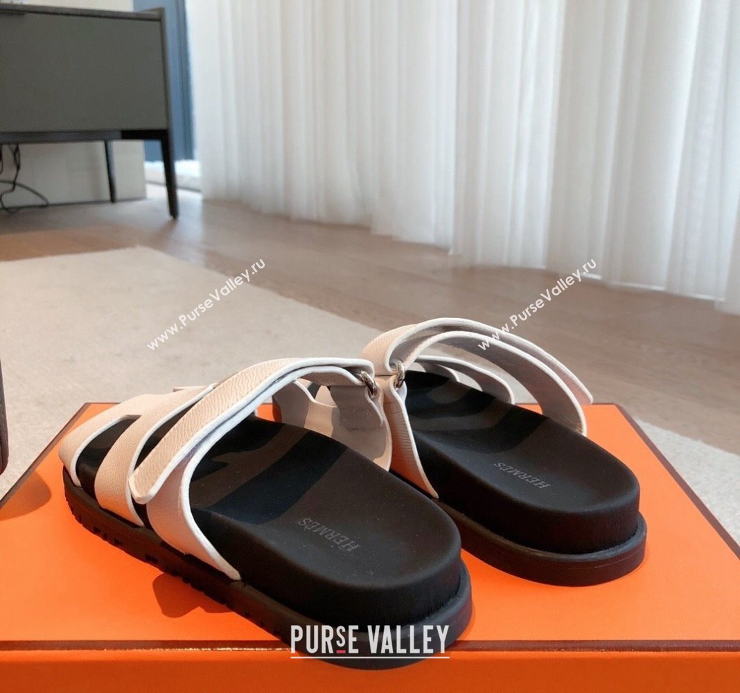 Hermes Chypre Flat Sandals in Palm-Grained Calfskin White/Black 2024 04250 (XC-240425168)