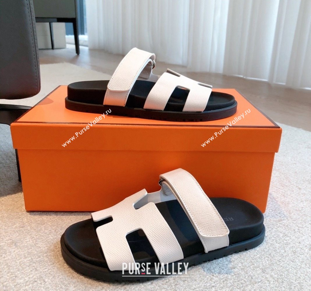 Hermes Chypre Flat Sandals in Palm-Grained Calfskin White/Black 2024 04250 (XC-240425168)