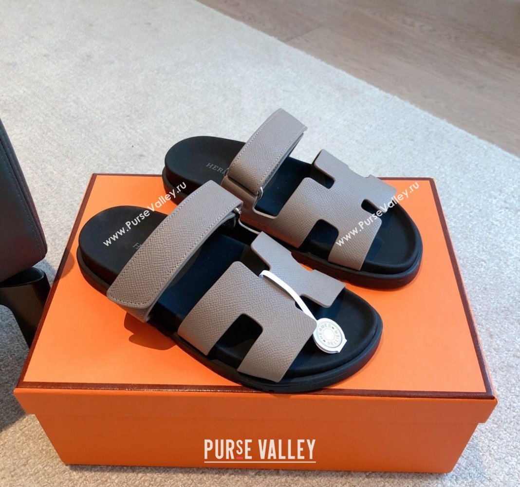 Hermes Chypre Flat Sandals in Palm-Grained Calfskin Grey 2024 04250 (XC-240425171)