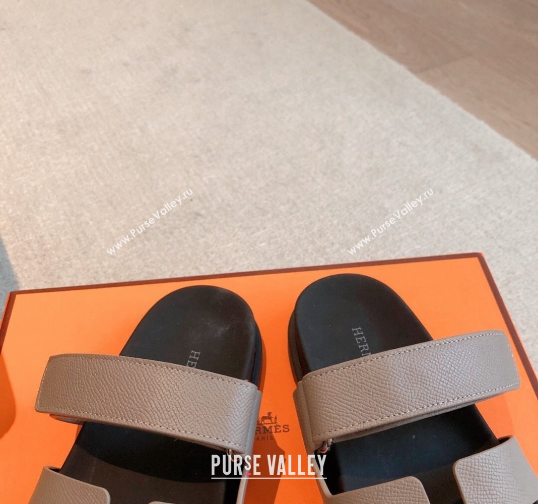 Hermes Chypre Flat Sandals in Palm-Grained Calfskin Grey 2024 04250 (XC-240425171)