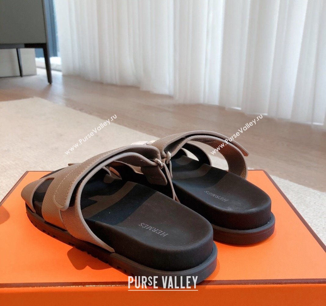 Hermes Chypre Flat Sandals in Palm-Grained Calfskin Grey 2024 04250 (XC-240425171)