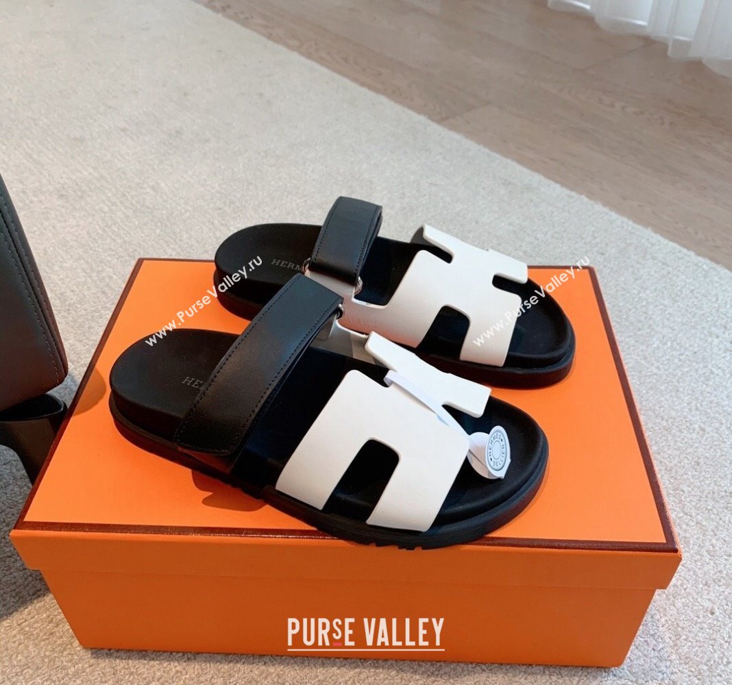 Hermes Chypre Flat Sandals in Smooth Calfskin White2/Black 2024 0425 (XC-240425174)