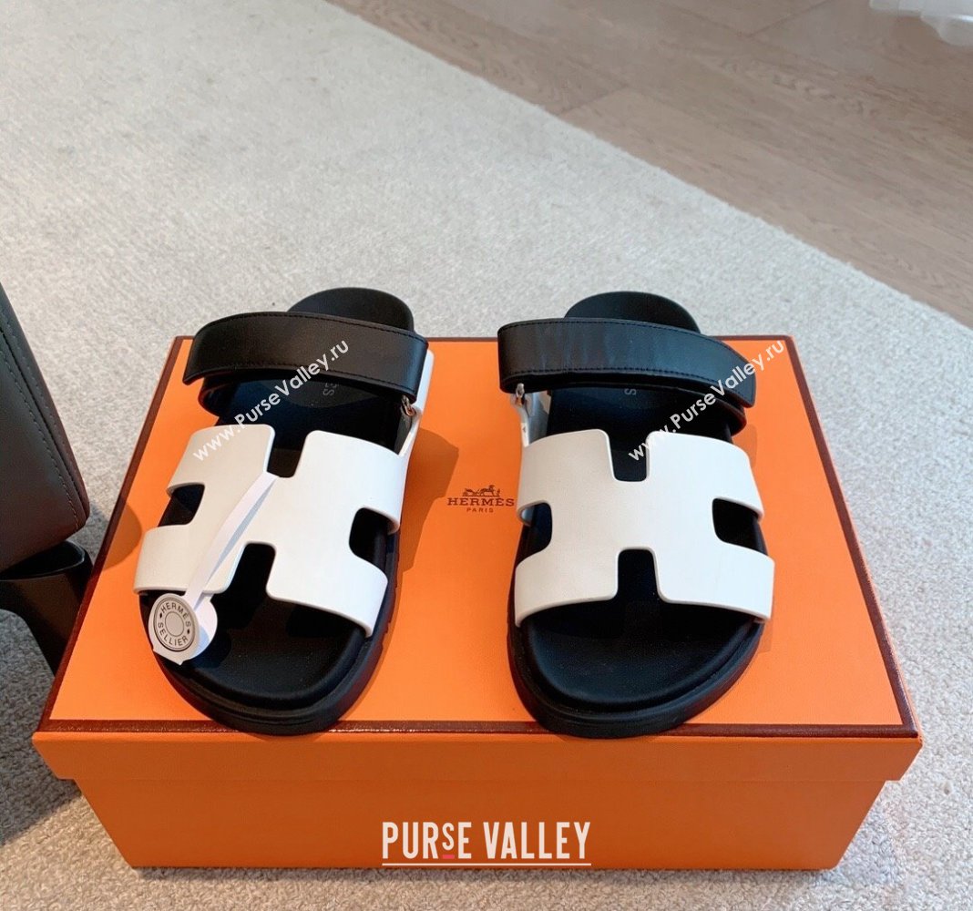 Hermes Chypre Flat Sandals in Smooth Calfskin White2/Black 2024 0425 (XC-240425174)