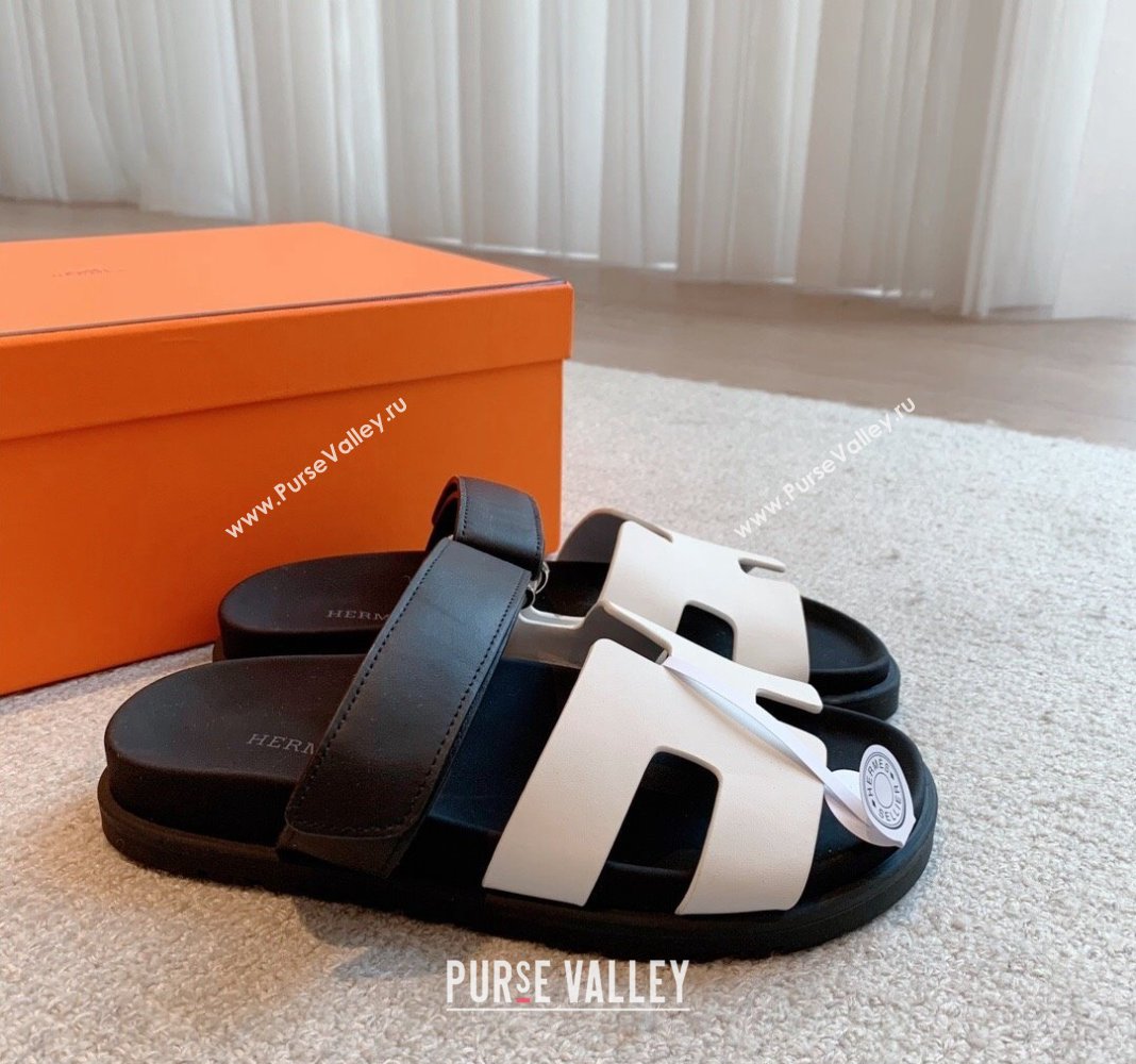 Hermes Chypre Flat Sandals in Smooth Calfskin White2/Black 2024 0425 (XC-240425174)