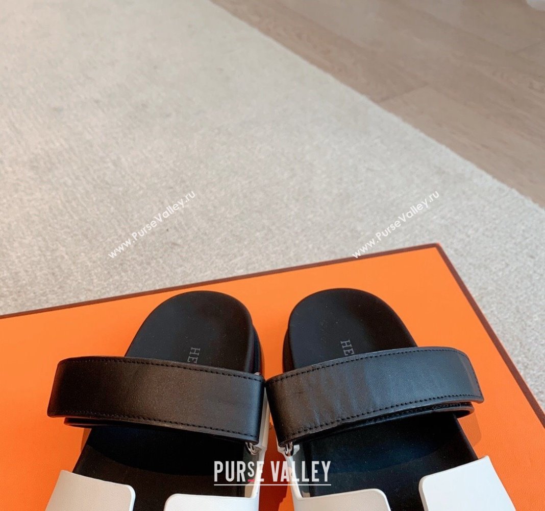 Hermes Chypre Flat Sandals in Smooth Calfskin White2/Black 2024 0425 (XC-240425174)
