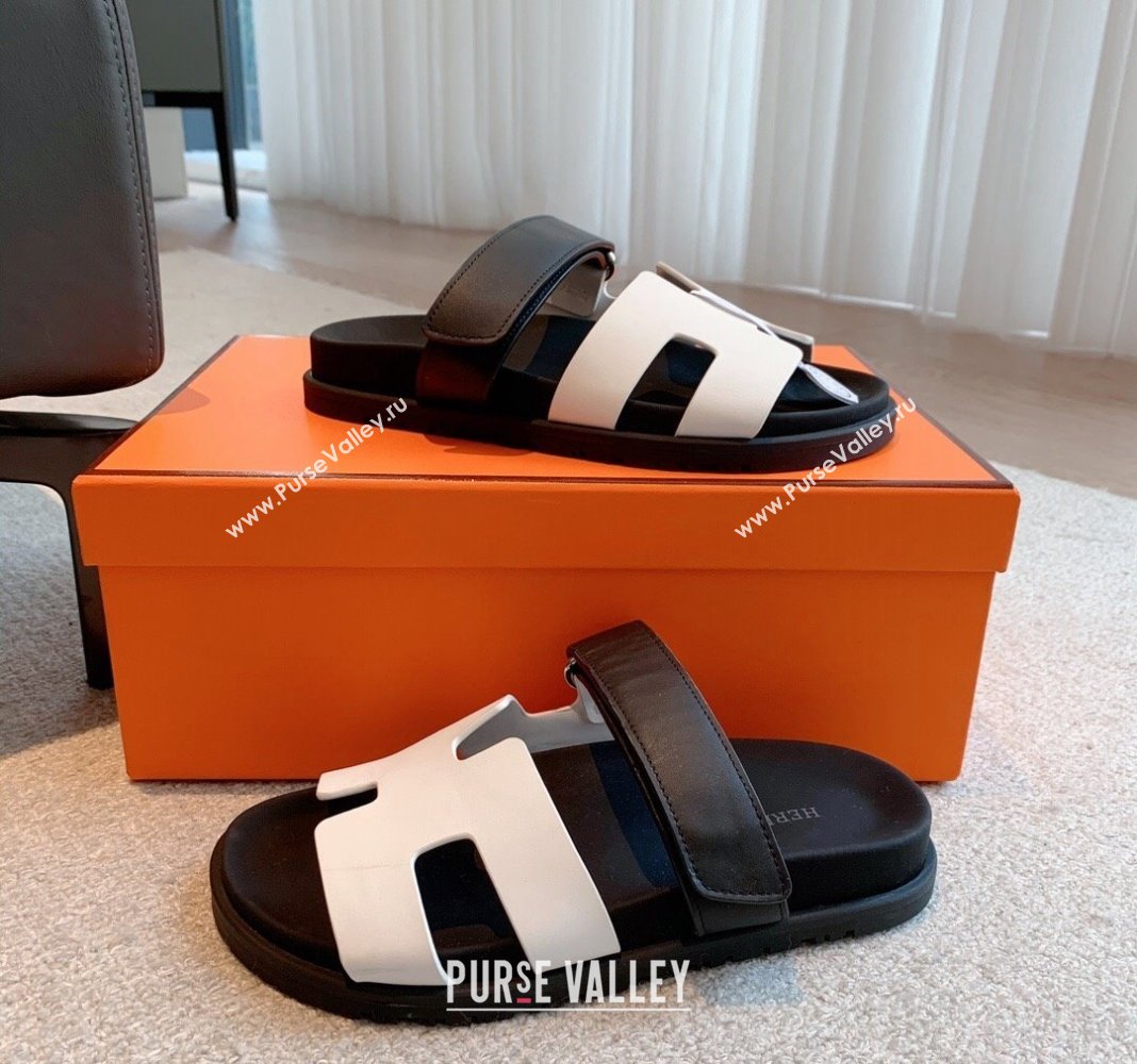 Hermes Chypre Flat Sandals in Smooth Calfskin White2/Black 2024 0425 (XC-240425174)