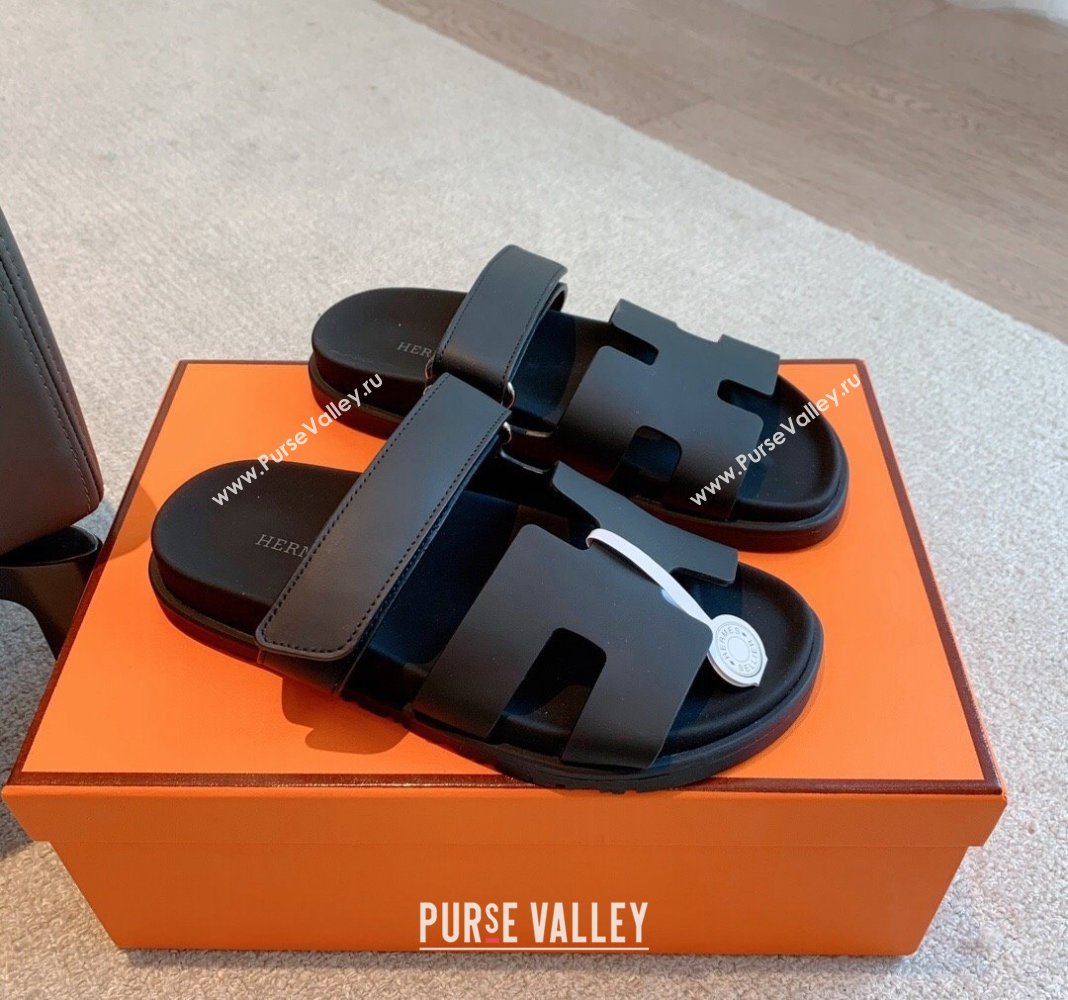 Hermes Chypre Flat Sandals in Smooth Calfskin Black/Silver 2024 0425 (XC-240425176)