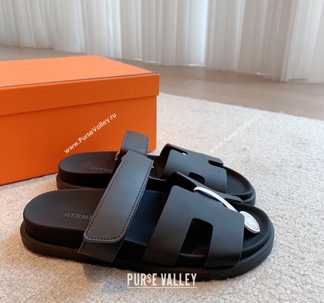 Hermes Chypre Flat Sandals in Smooth Calfskin Black/Silver 2024 0425 (XC-240425176)
