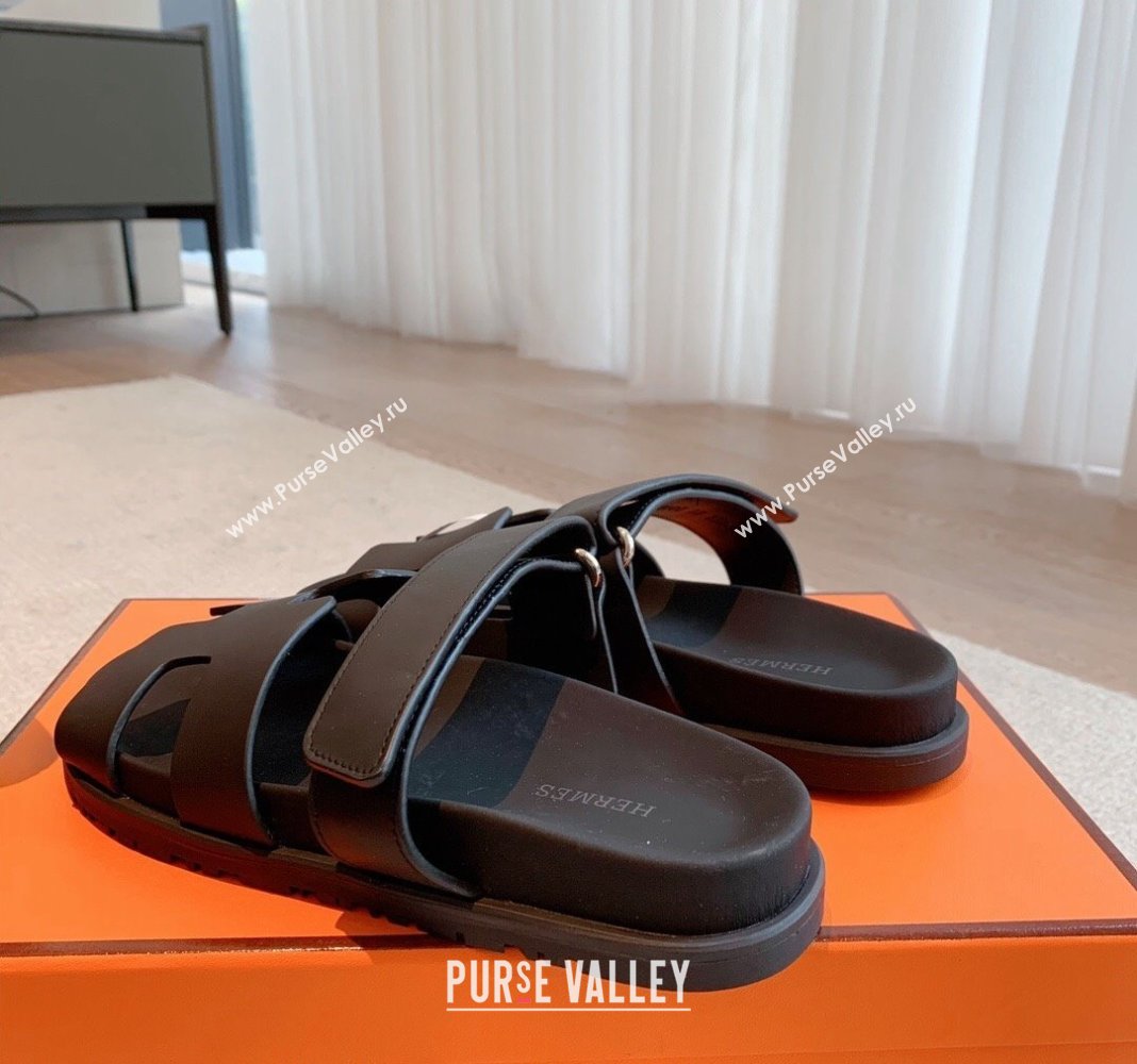Hermes Chypre Flat Sandals in Smooth Calfskin Black/Silver 2024 0425 (XC-240425176)