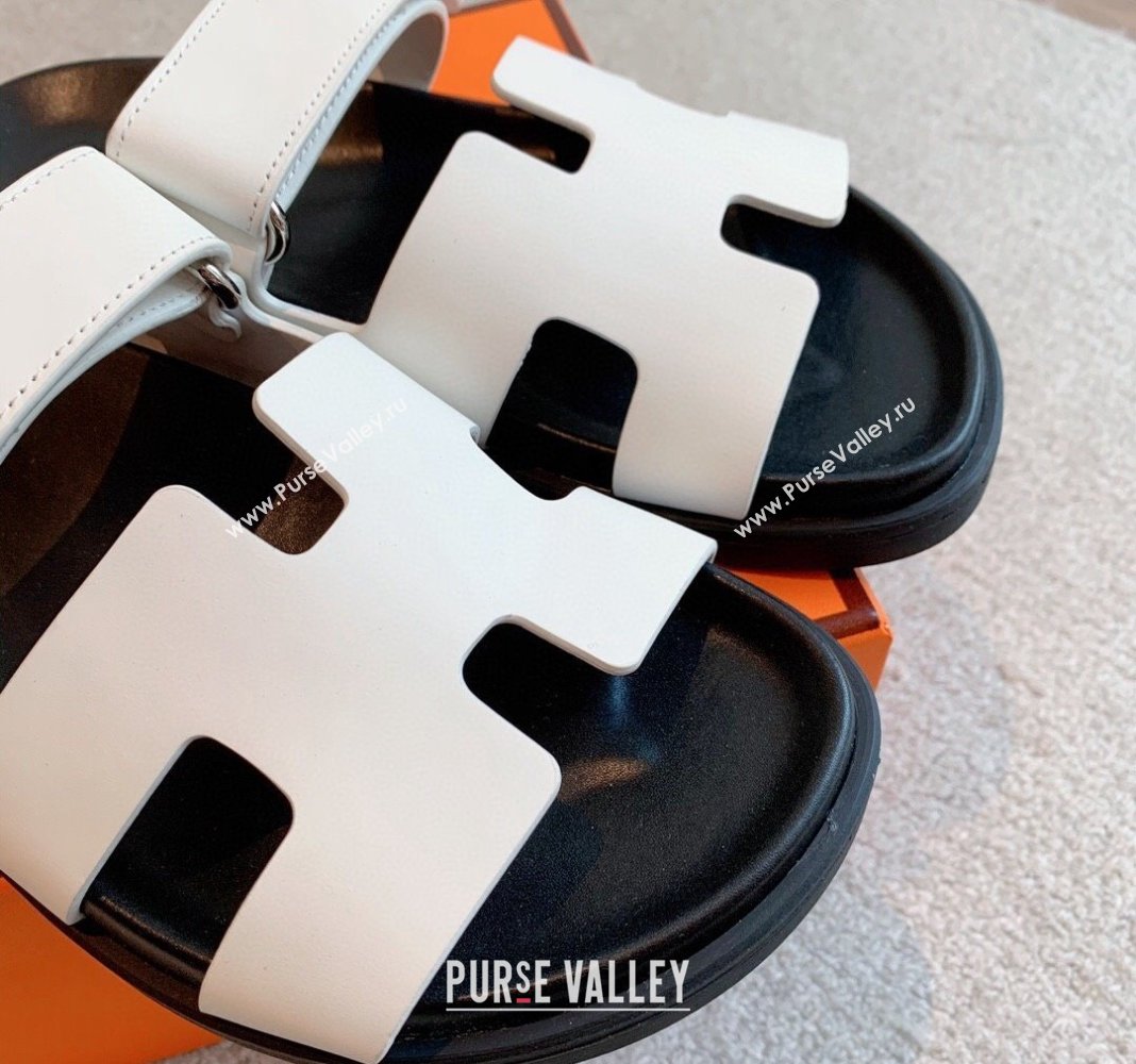 Hermes Chypre Flat Sandals in Smooth Calfskin White/Black2 2024 0425 (XC-240425178)