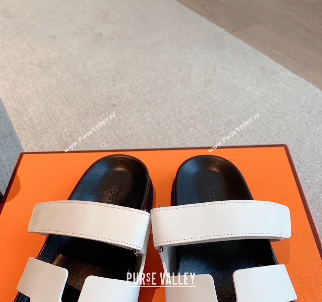 Hermes Chypre Flat Sandals in Smooth Calfskin White/Black2 2024 0425 (XC-240425178)