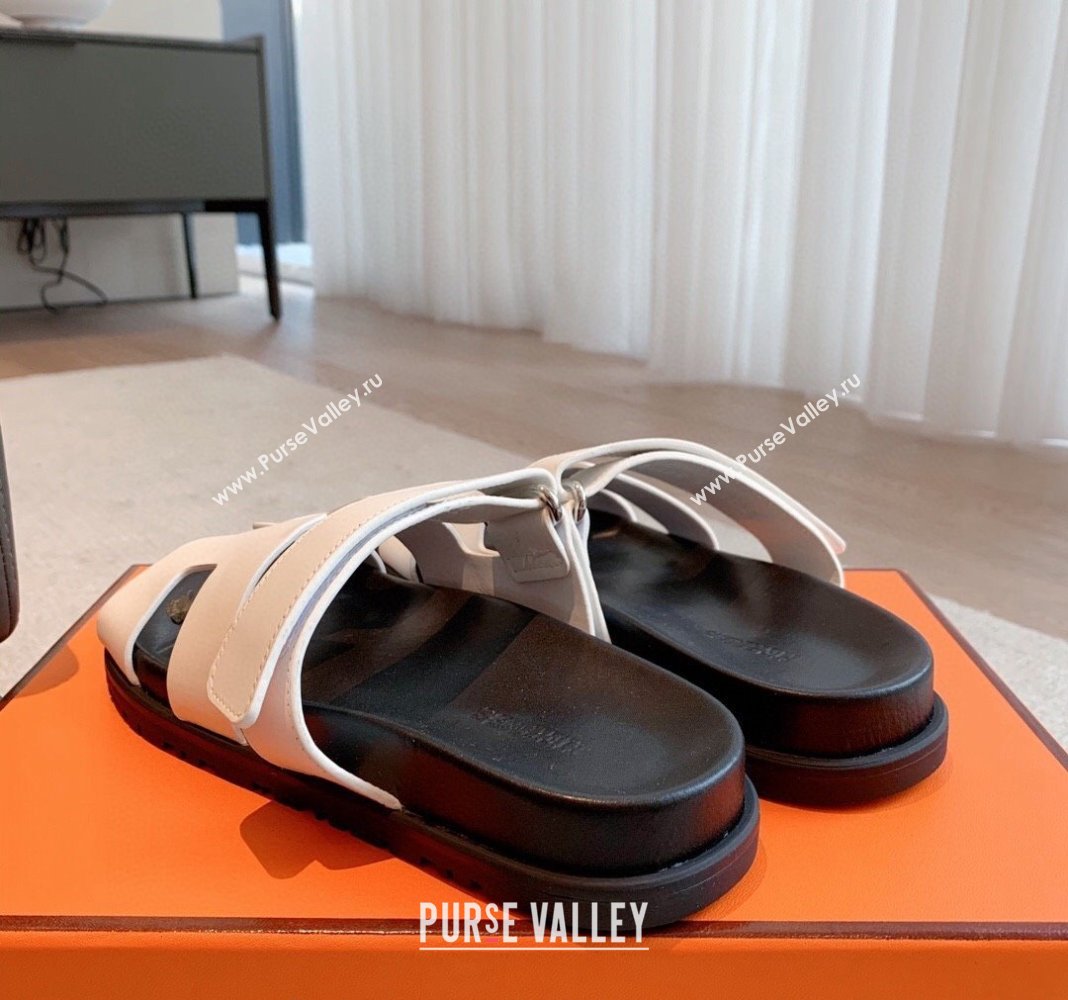 Hermes Chypre Flat Sandals in Smooth Calfskin White/Black2 2024 0425 (XC-240425178)