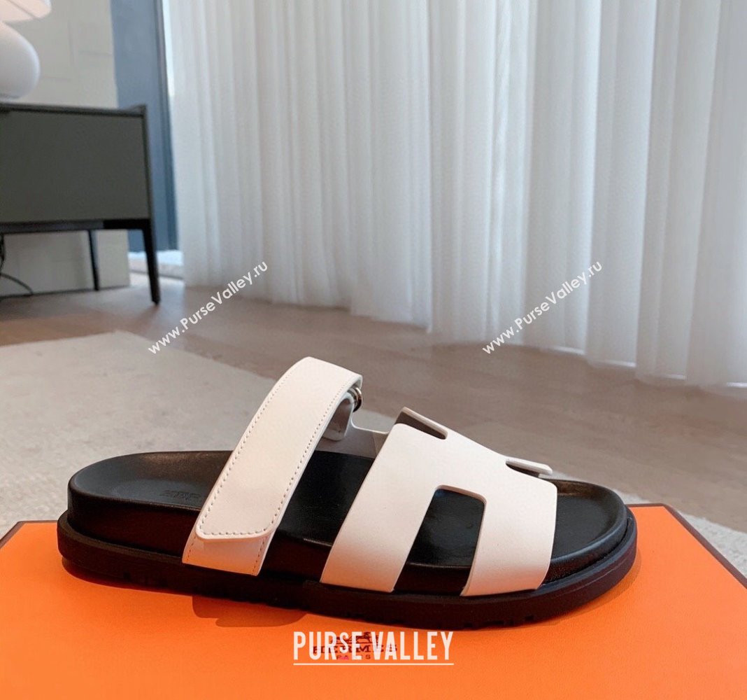 Hermes Chypre Flat Sandals in Smooth Calfskin White/Black2 2024 0425 (XC-240425178)